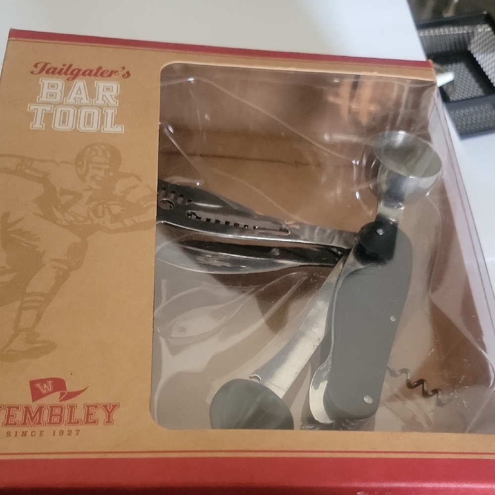 Wembley Tailgater's Bar Tool in Black and Silver